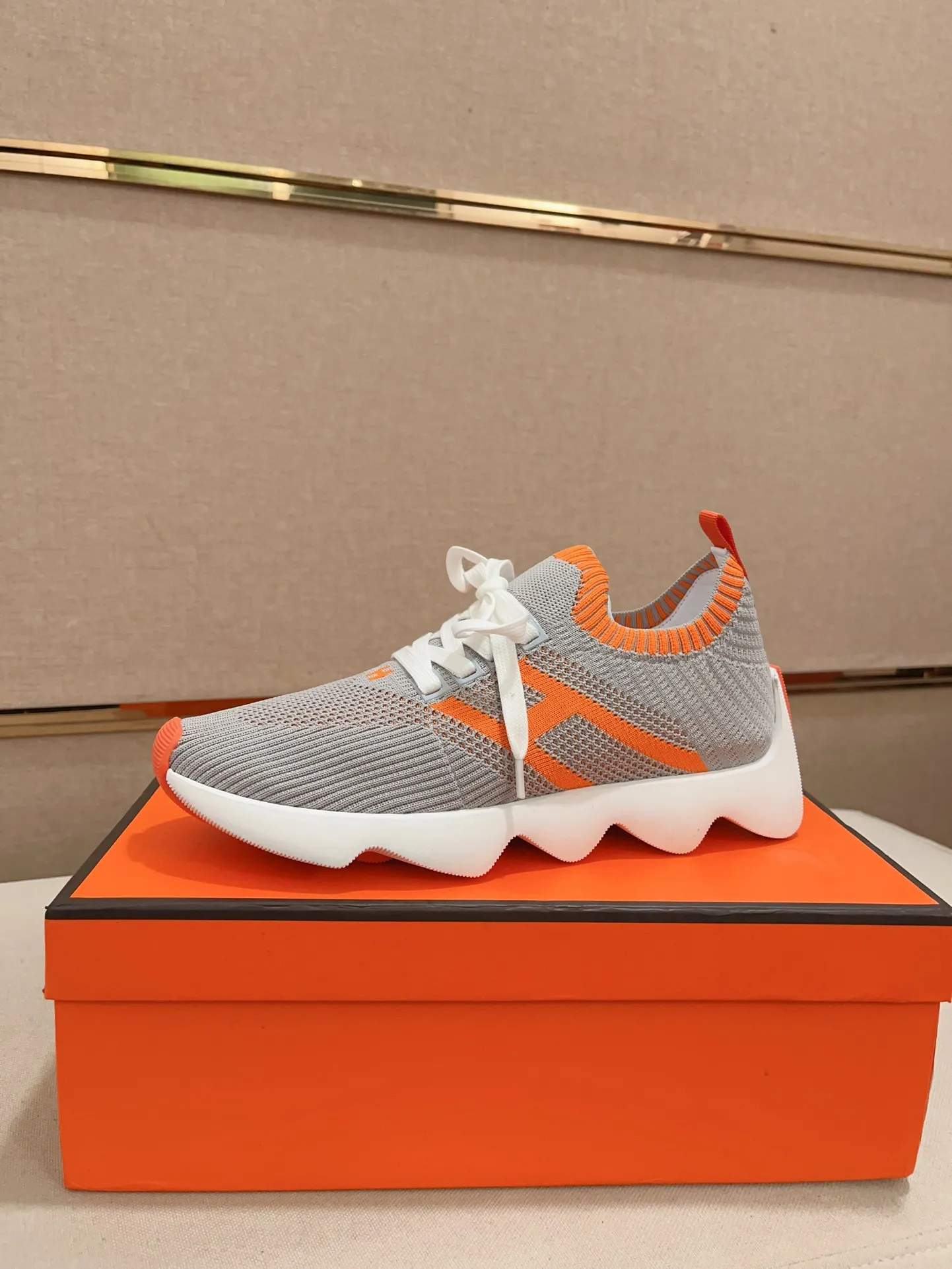 Men's clothing and shoes💰: 420💰《HERMES》【Classic Original Version】Hermès; top 🔝purchasing agent🔍🔍men's latest 🇺🇸 counters are on sale at the same time, original fly-knit fabric imported from Italy is exquisite in workmanship (Italian 🇮🇹Imported water-dyed 🐂cowhide lining) sole: original sole provided by the original factory, ⚠️exclusive double-layer activity·TPR·rubber·combined molded outsole; Code number: 38-44 (45/46 can be customized, non-refundable)